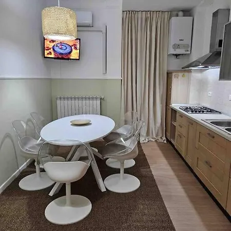 Lemon House In The Center Pesante *