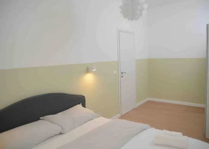 Lemon House In The Center Pesante